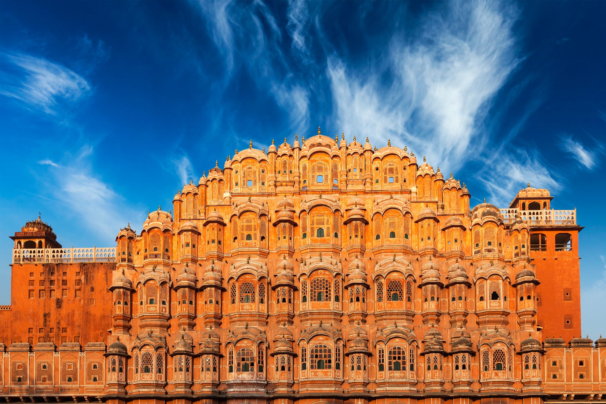 hawa-mahal-palace-of-the-winds-jaipur-rajasthan-H7PVW5Y-scaled